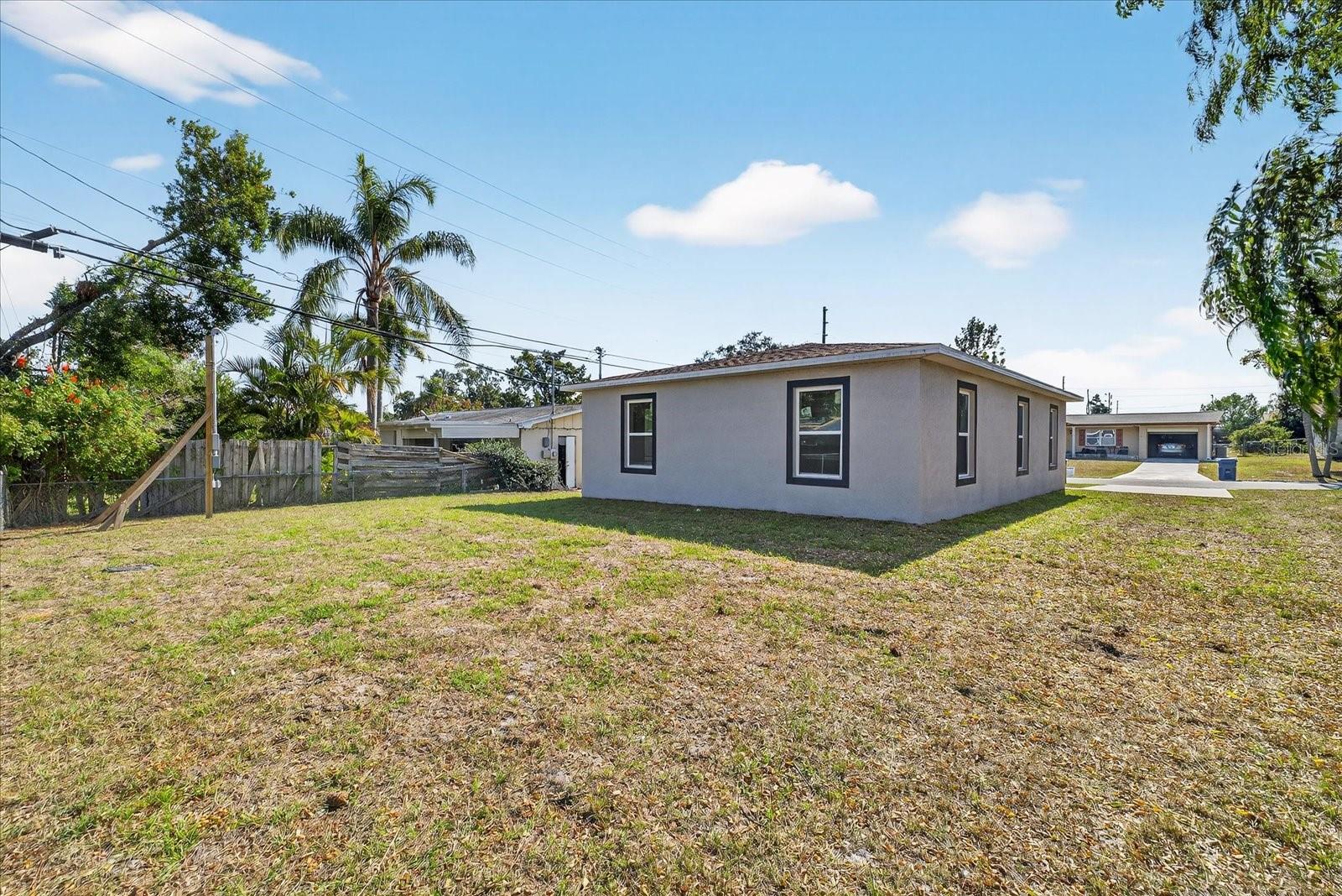 Image 5 of 24 For 4151 Oakfield Avenue