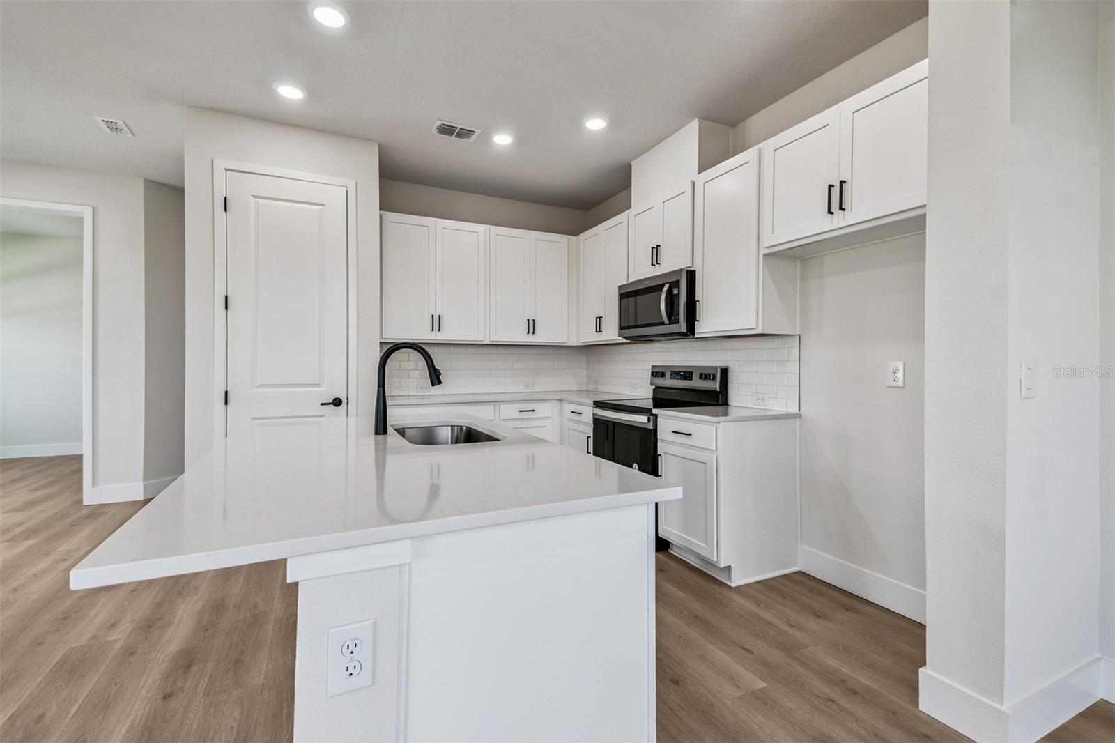 Image 8 of 37 For 11718 Full Moon Loop