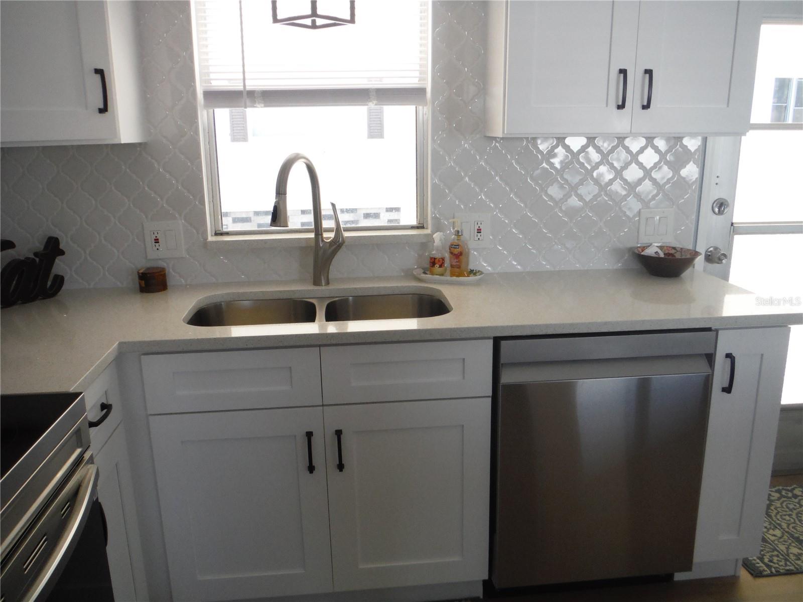 Image 6 of 35 For 91 Redwood Drive 7