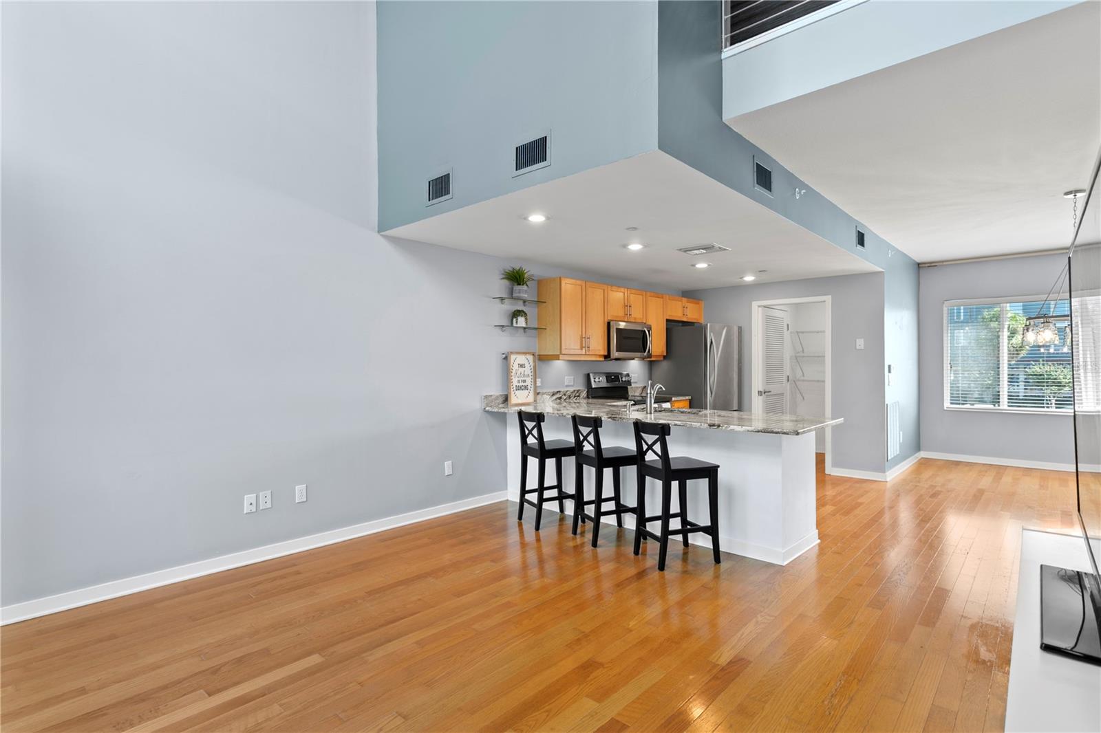 Image 11 of 35 For 335 4th Avenue S