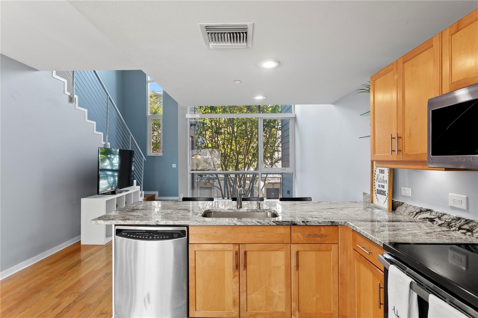 Image 12 of 35 For 335 4th Avenue S