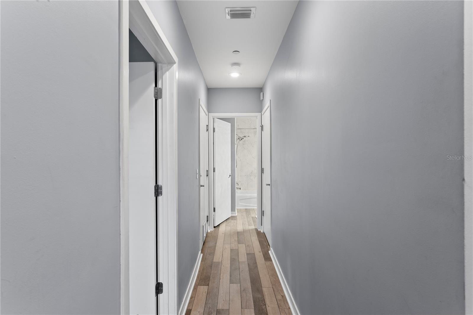 Image 17 of 35 For 335 4th Avenue S