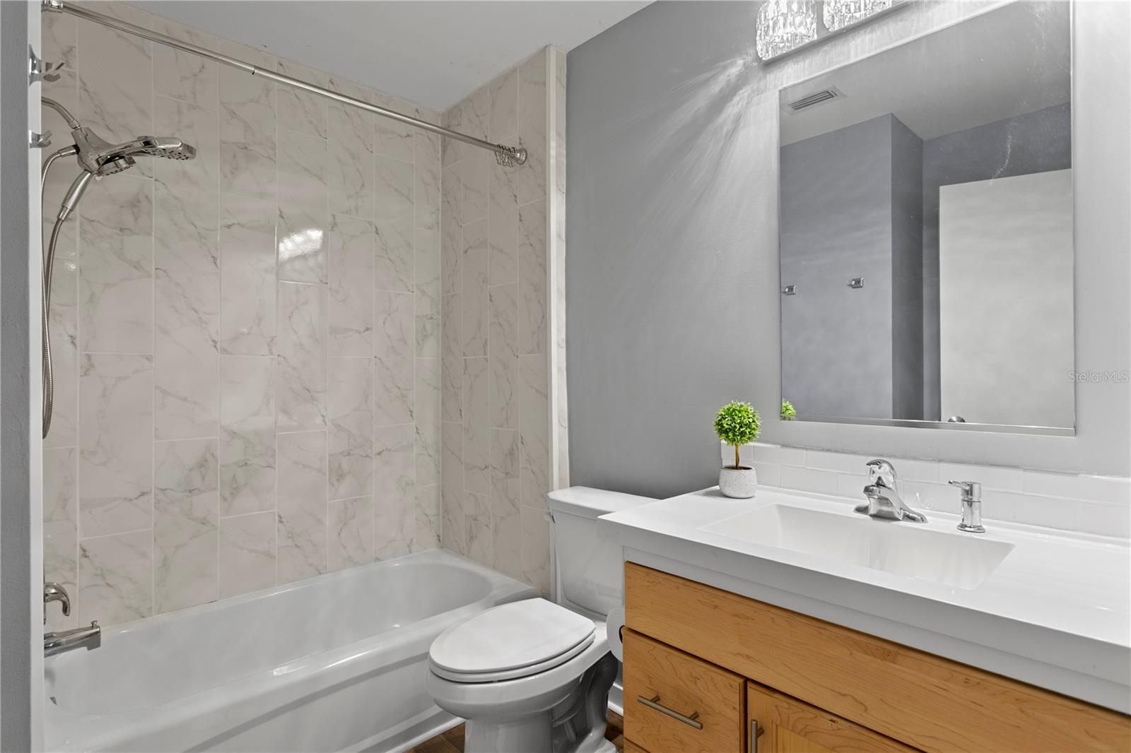 Image 18 of 35 For 335 4th Avenue S