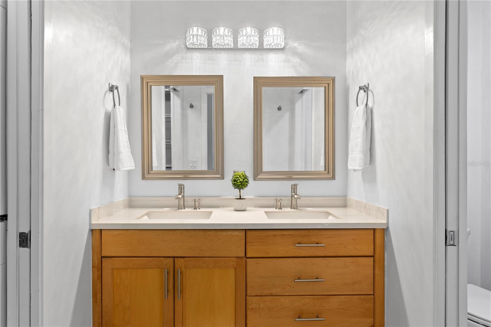 Image 27 of 35 For 335 4th Avenue S