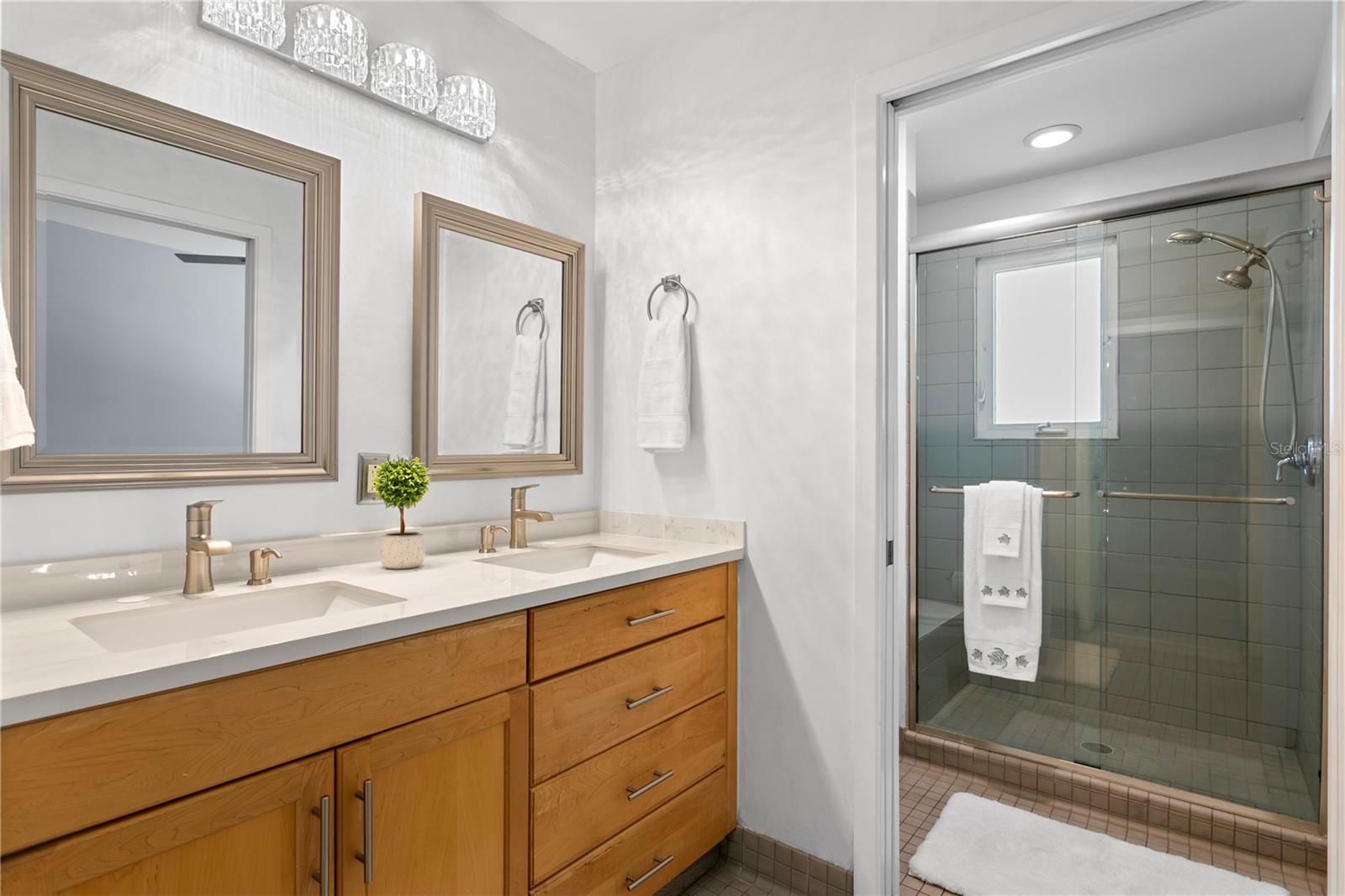 Image 28 of 35 For 335 4th Avenue S