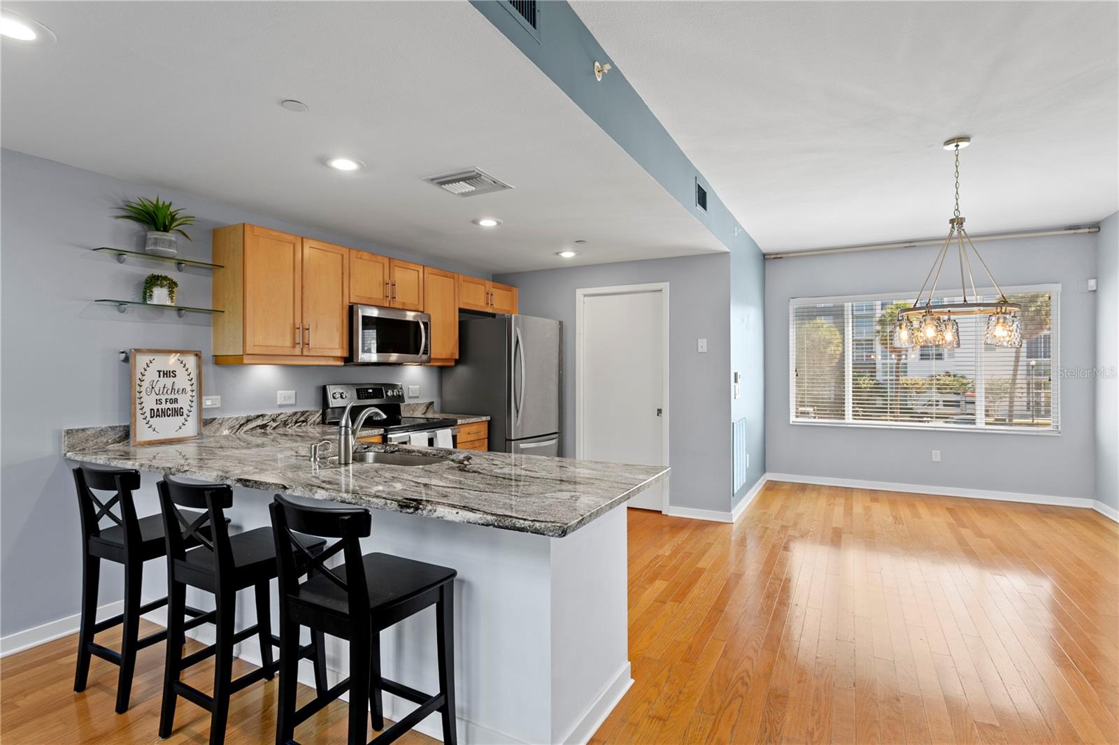 Image 5 of 35 For 335 4th Avenue S