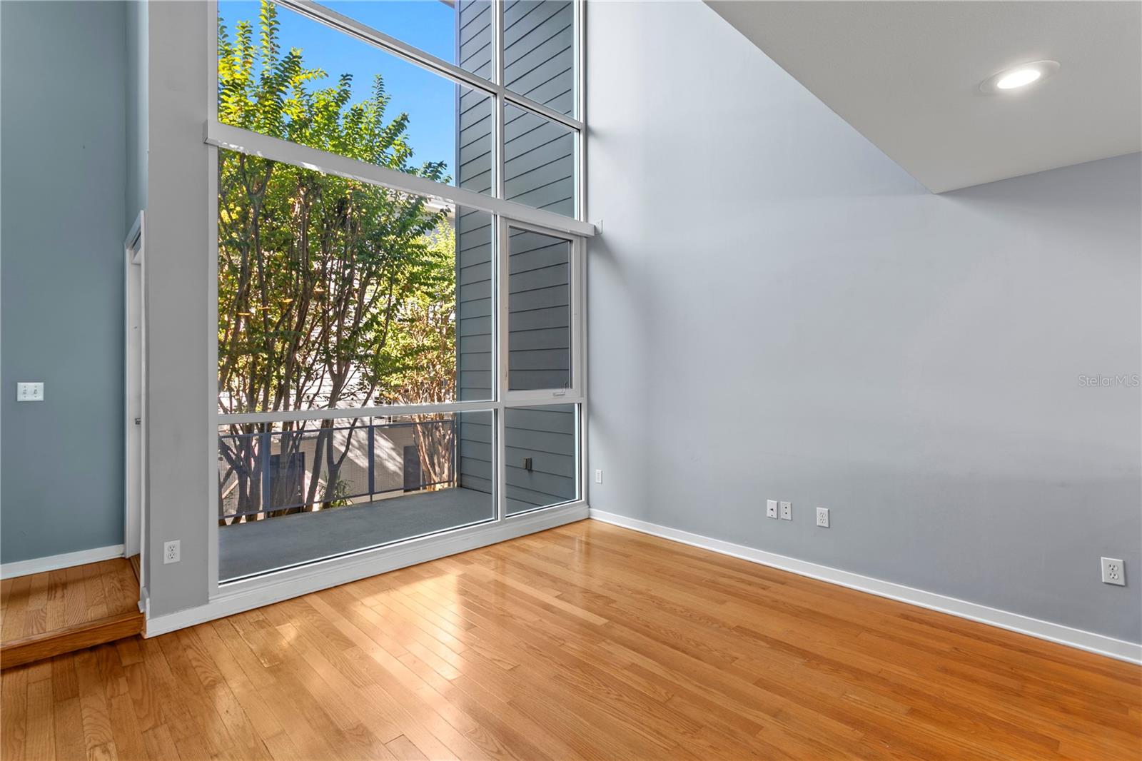 Image 7 of 35 For 335 4th Avenue S