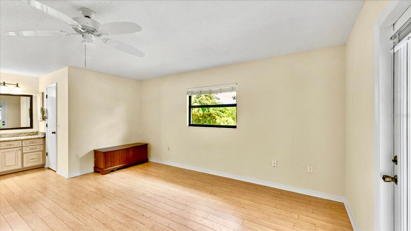 Image 10 of 54 For 270 Laurel Hollow Drive 34