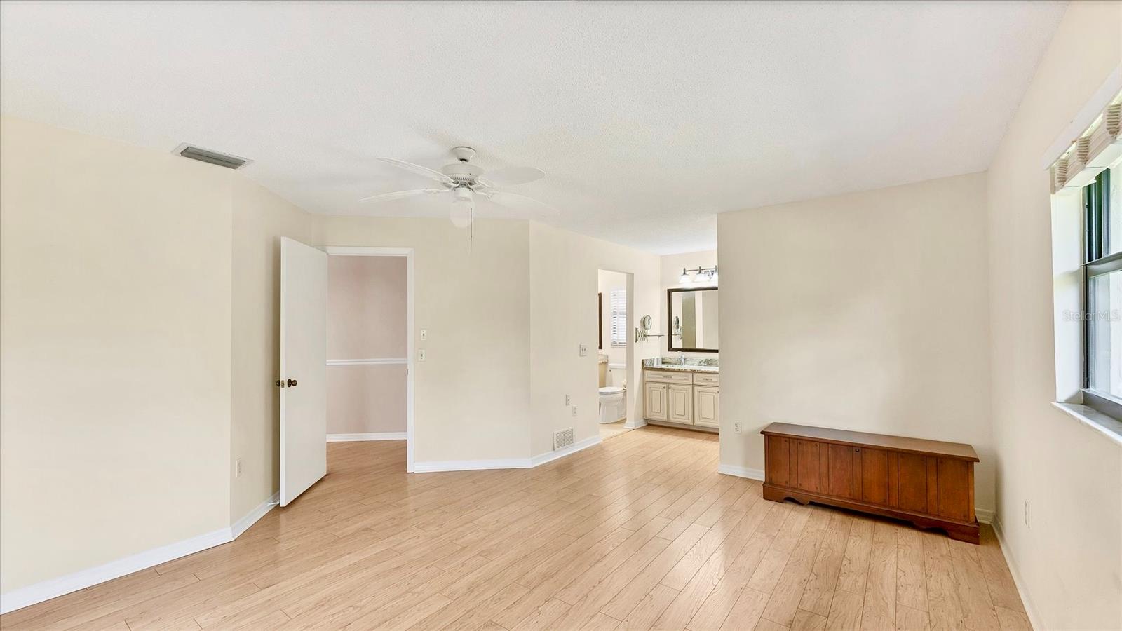 Image 11 of 54 For 270 Laurel Hollow Drive 34