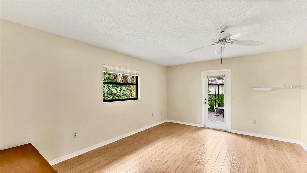 Image 14 of 54 For 270 Laurel Hollow Drive 34