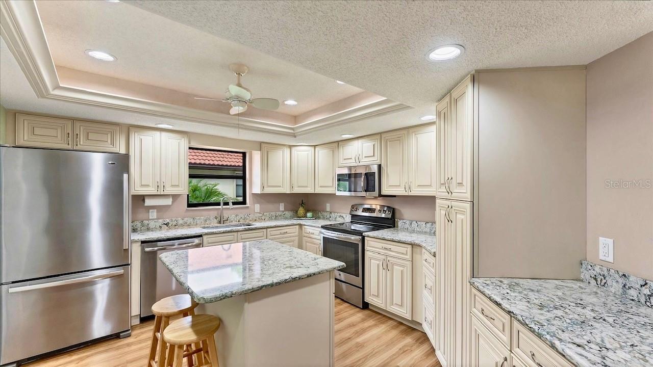 Image 5 of 54 For 270 Laurel Hollow Drive 34