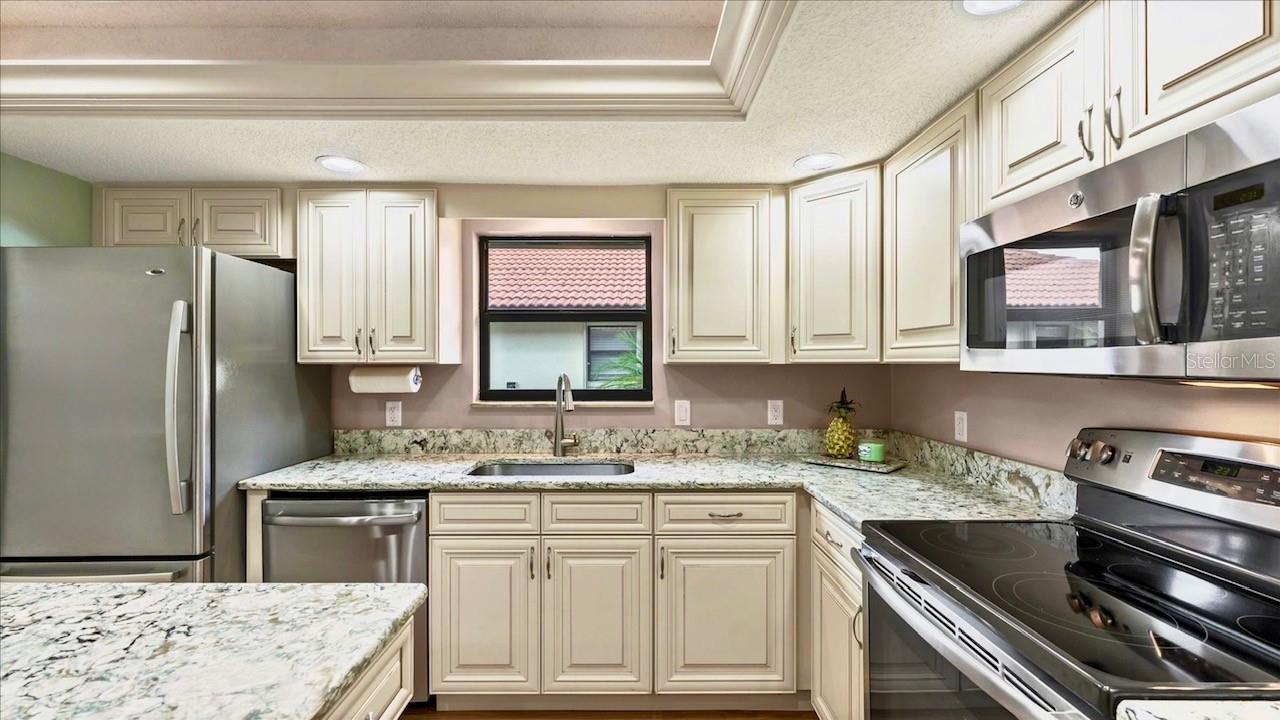 Image 6 of 54 For 270 Laurel Hollow Drive 34