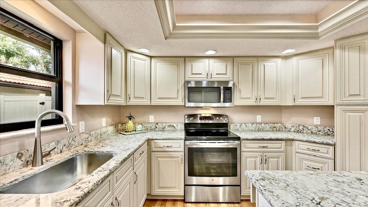 Image 7 of 54 For 270 Laurel Hollow Drive 34