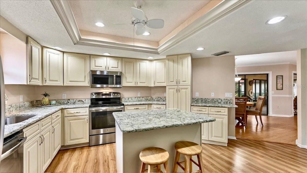 Image 8 of 54 For 270 Laurel Hollow Drive 34