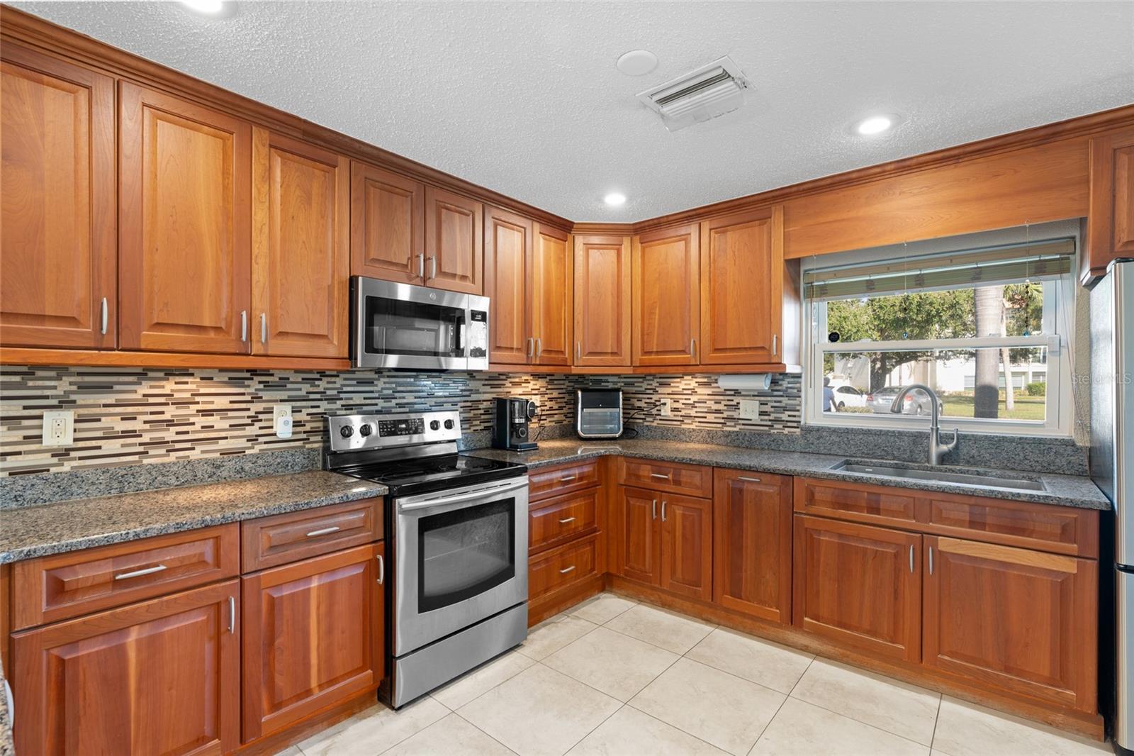 Image 14 of 49 For 2700 Bayshore Boulevard 593