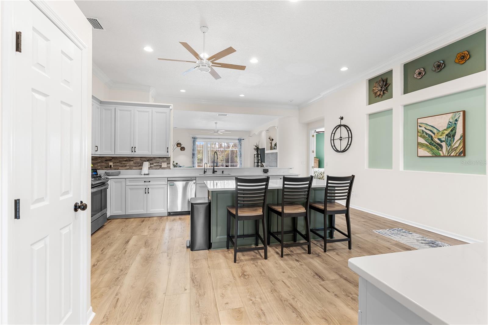 Image 11 of 81 For 9909 Kingshyre Way