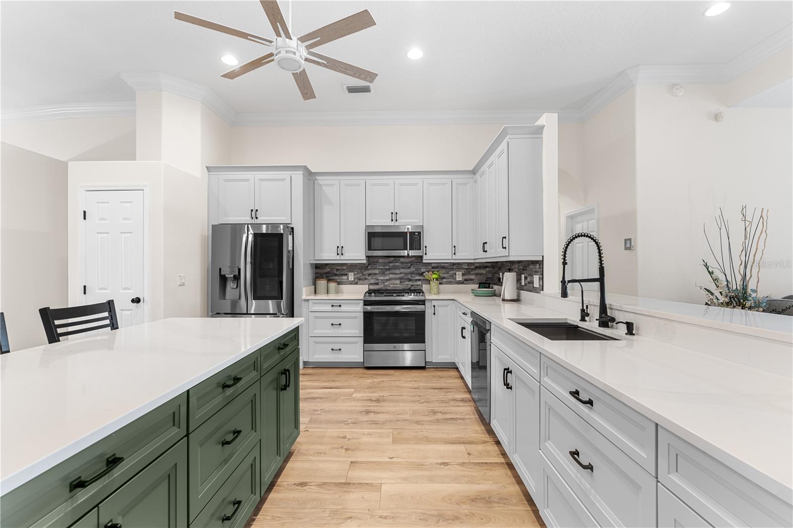 Image 13 of 81 For 9909 Kingshyre Way