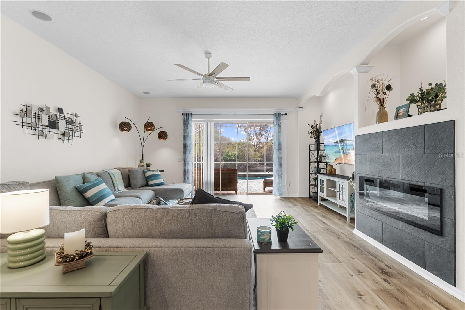 Image 16 of 81 For 9909 Kingshyre Way