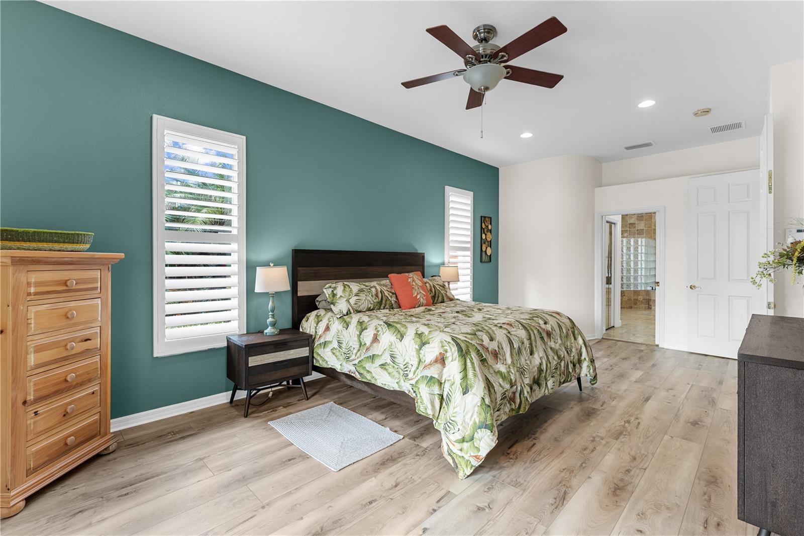 Image 25 of 81 For 9909 Kingshyre Way