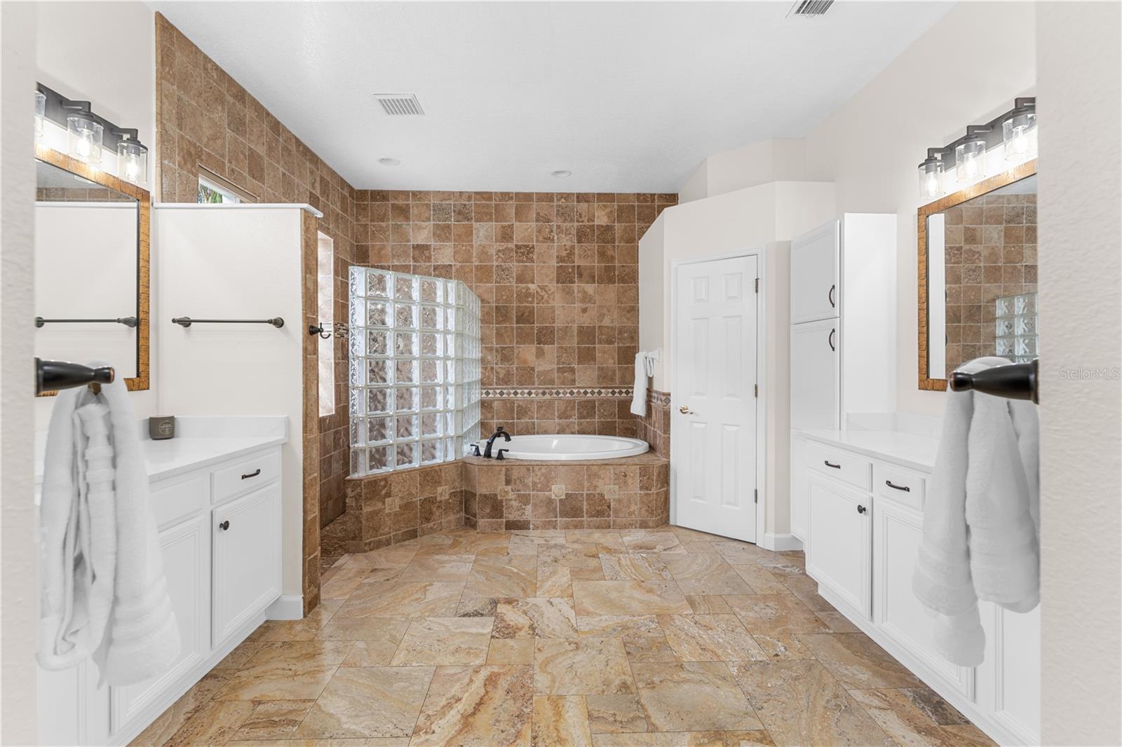 Image 28 of 81 For 9909 Kingshyre Way