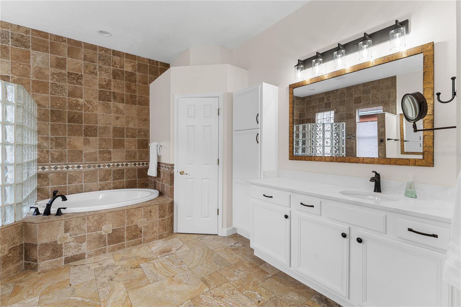 Image 30 of 81 For 9909 Kingshyre Way