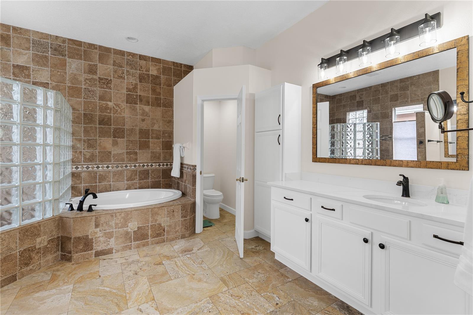 Image 31 of 81 For 9909 Kingshyre Way