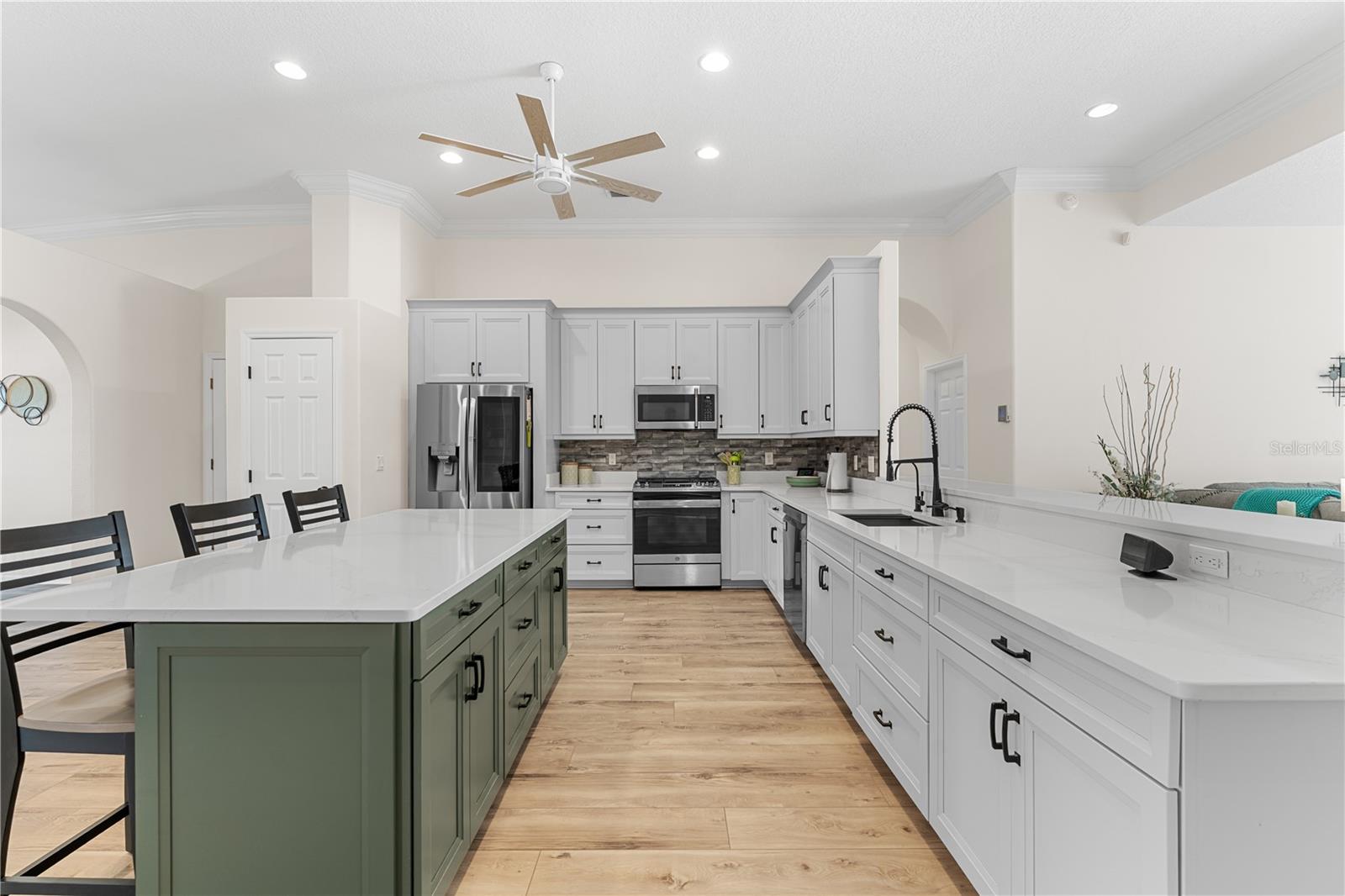 Image 9 of 81 For 9909 Kingshyre Way