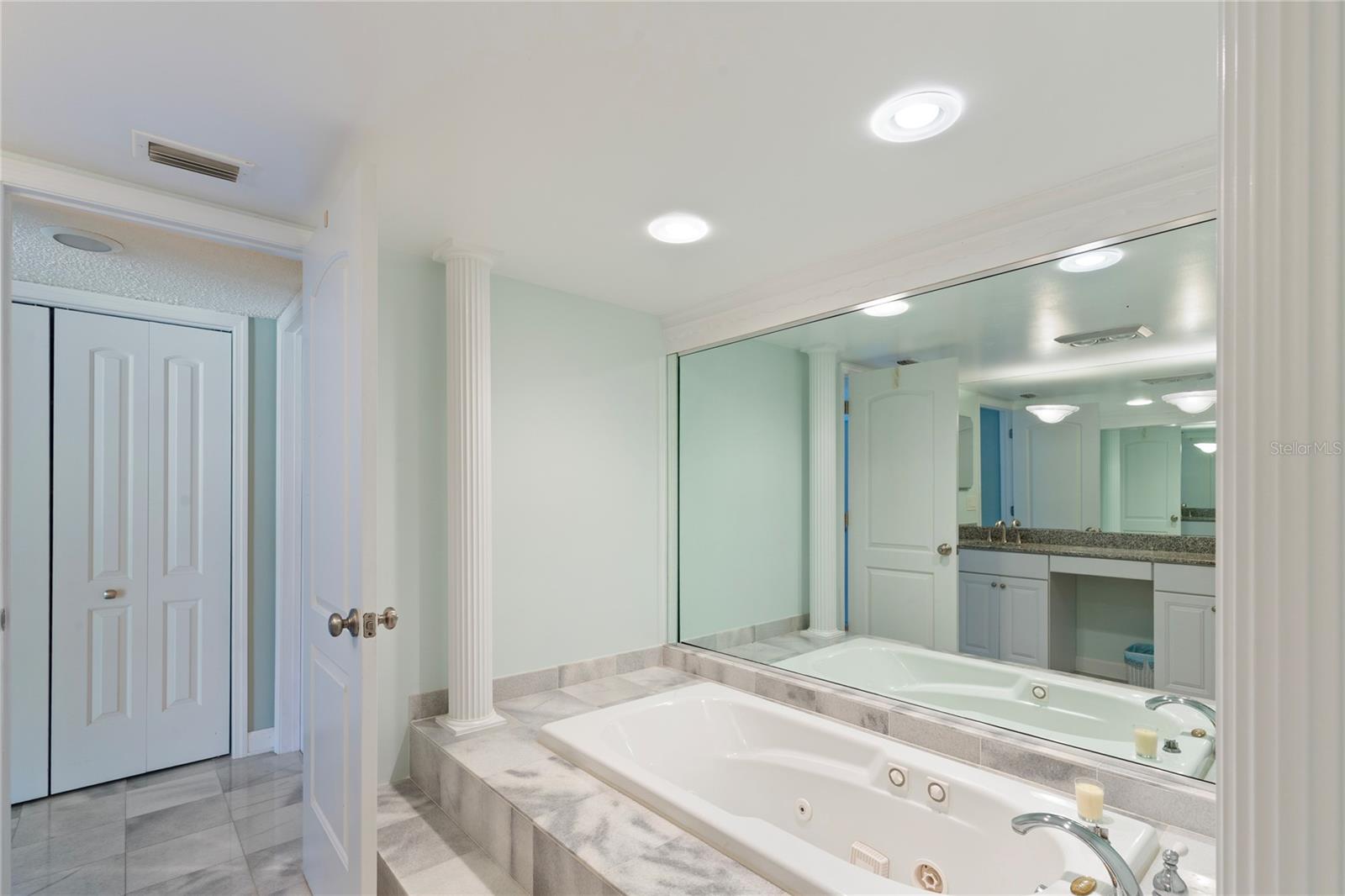 Image 29 of 62 For 2900 Gulf Boulevard 201