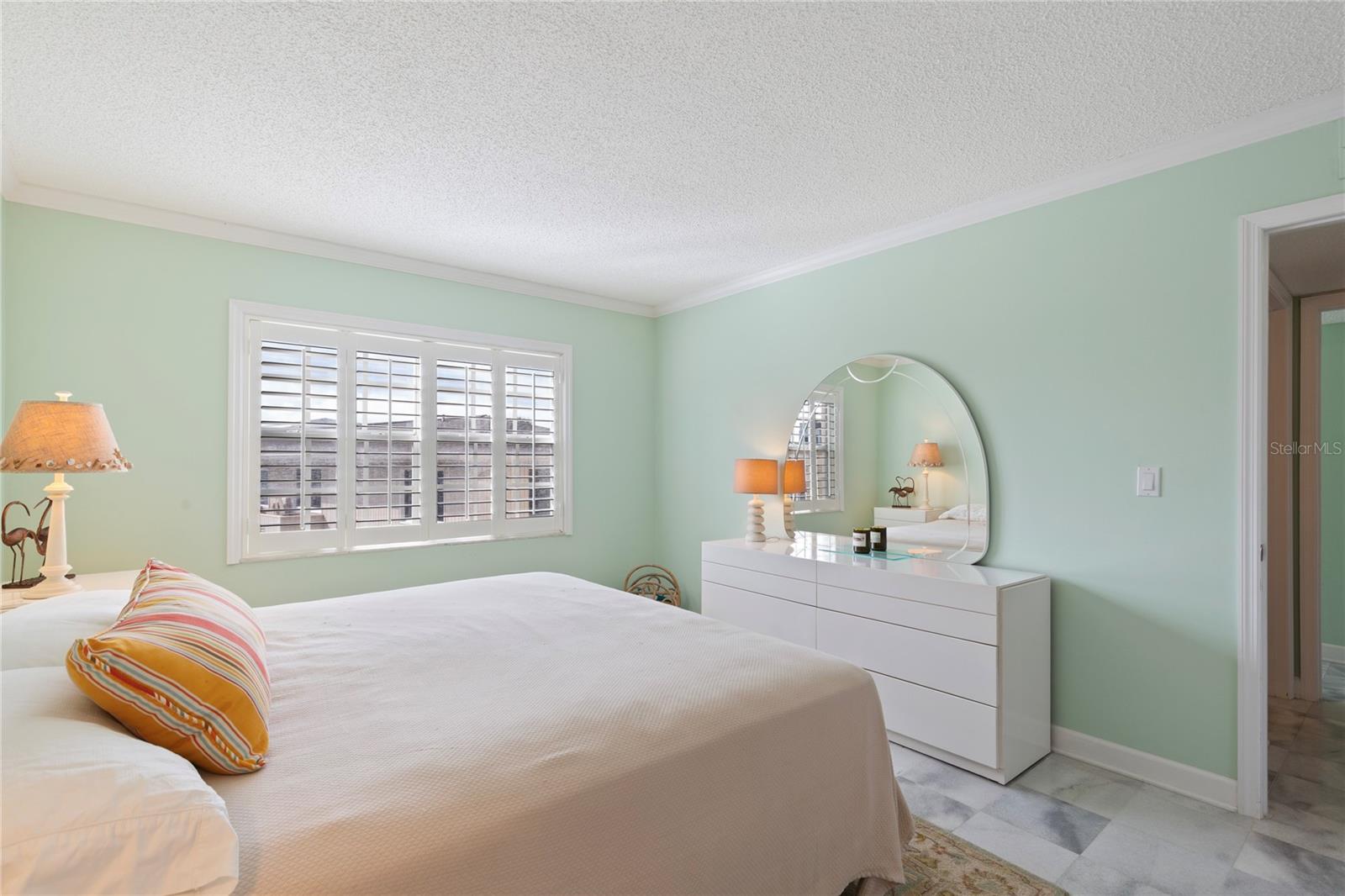 Image 30 of 62 For 2900 Gulf Boulevard 201