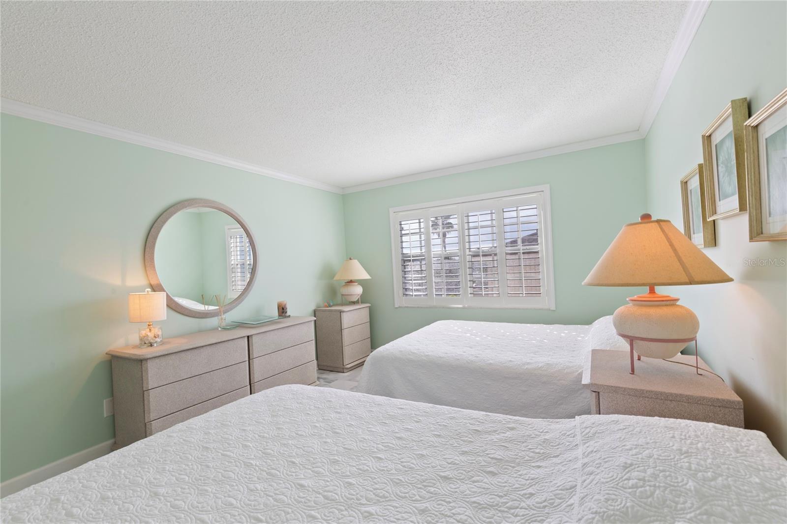 Image 38 of 62 For 2900 Gulf Boulevard 201