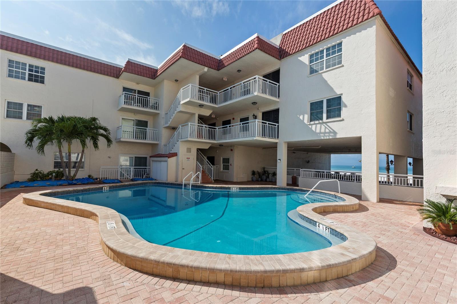 Image 41 of 62 For 2900 Gulf Boulevard 201