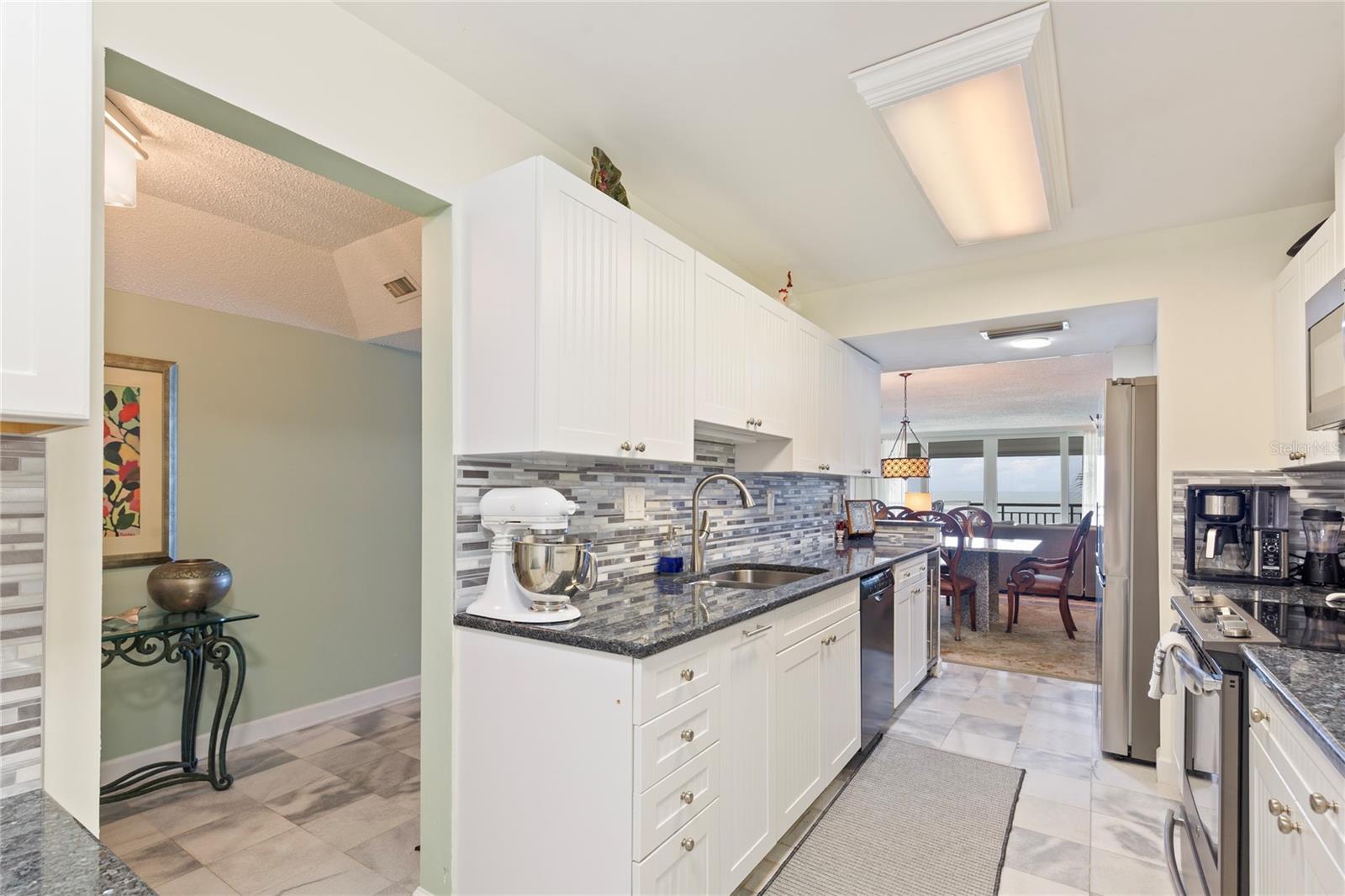 Image 6 of 62 For 2900 Gulf Boulevard 201