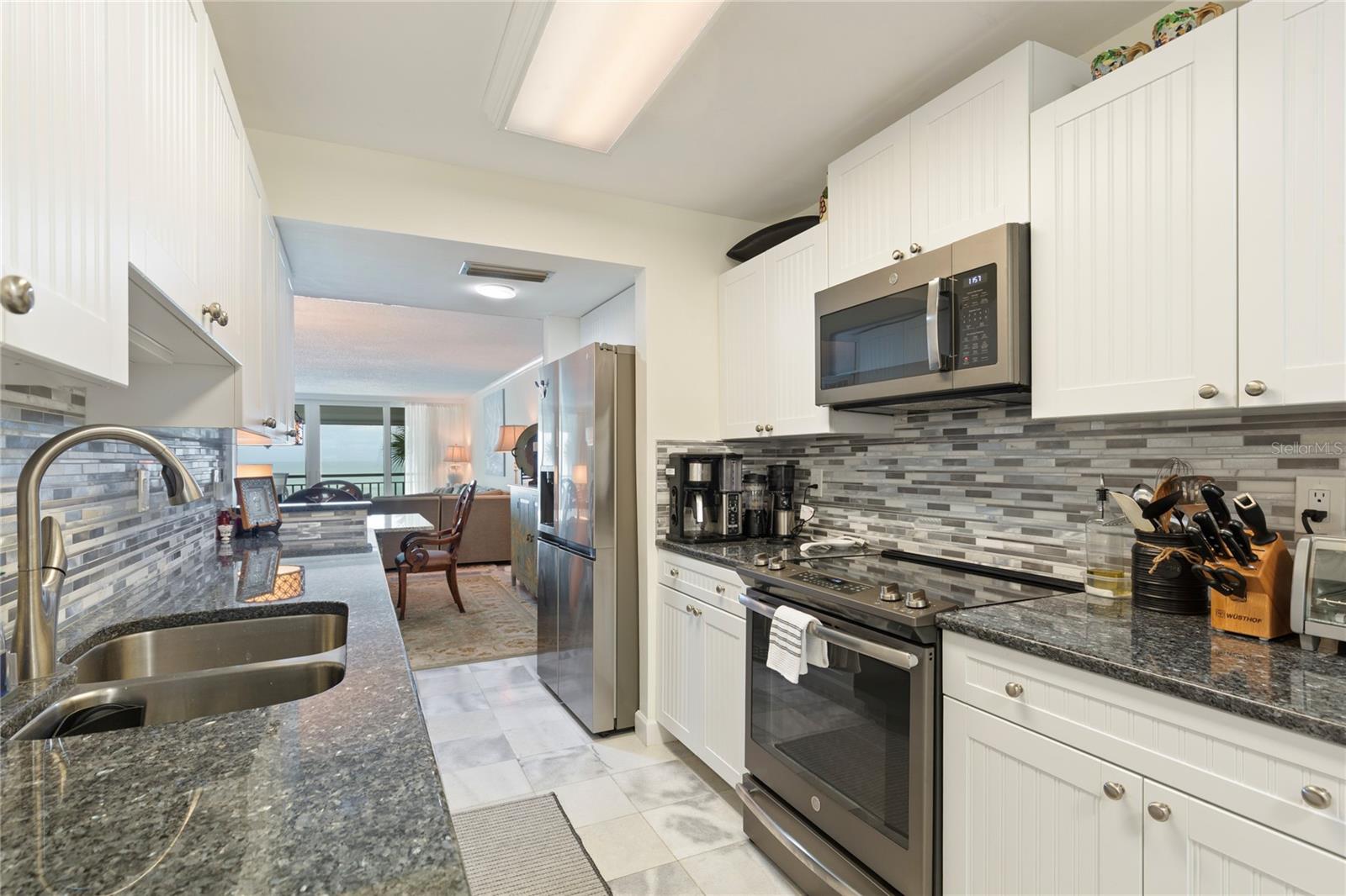 Image 7 of 62 For 2900 Gulf Boulevard 201