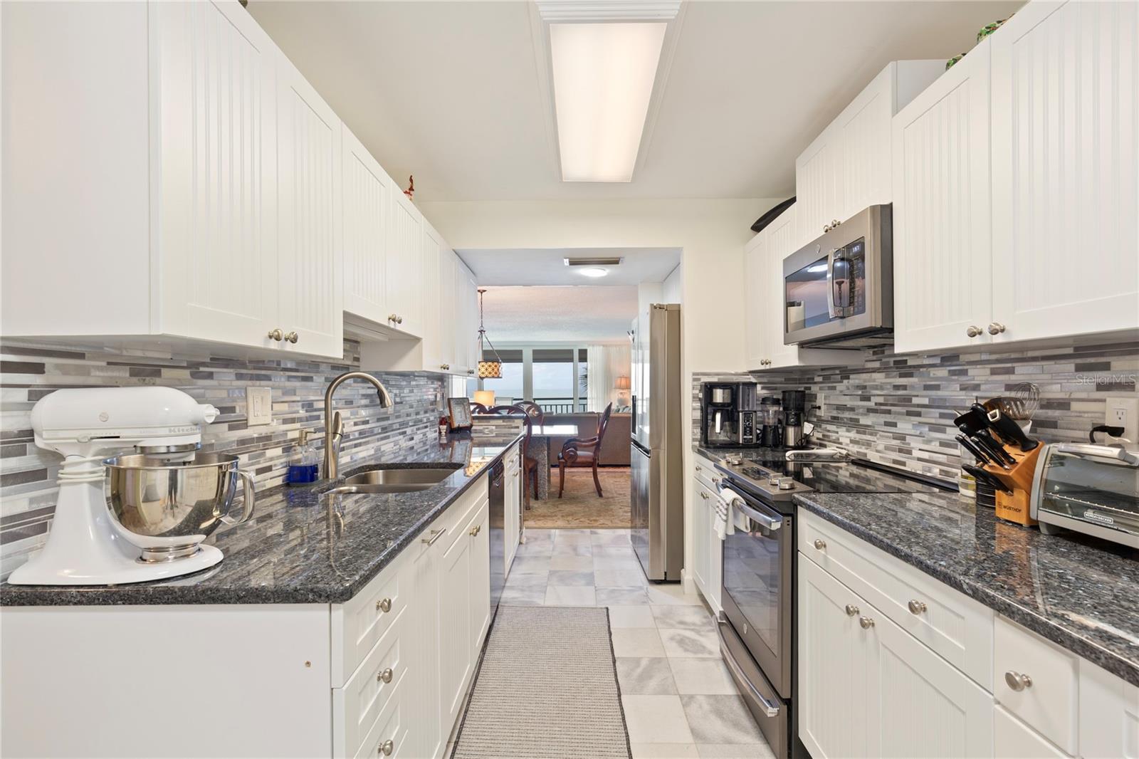 Image 8 of 62 For 2900 Gulf Boulevard 201