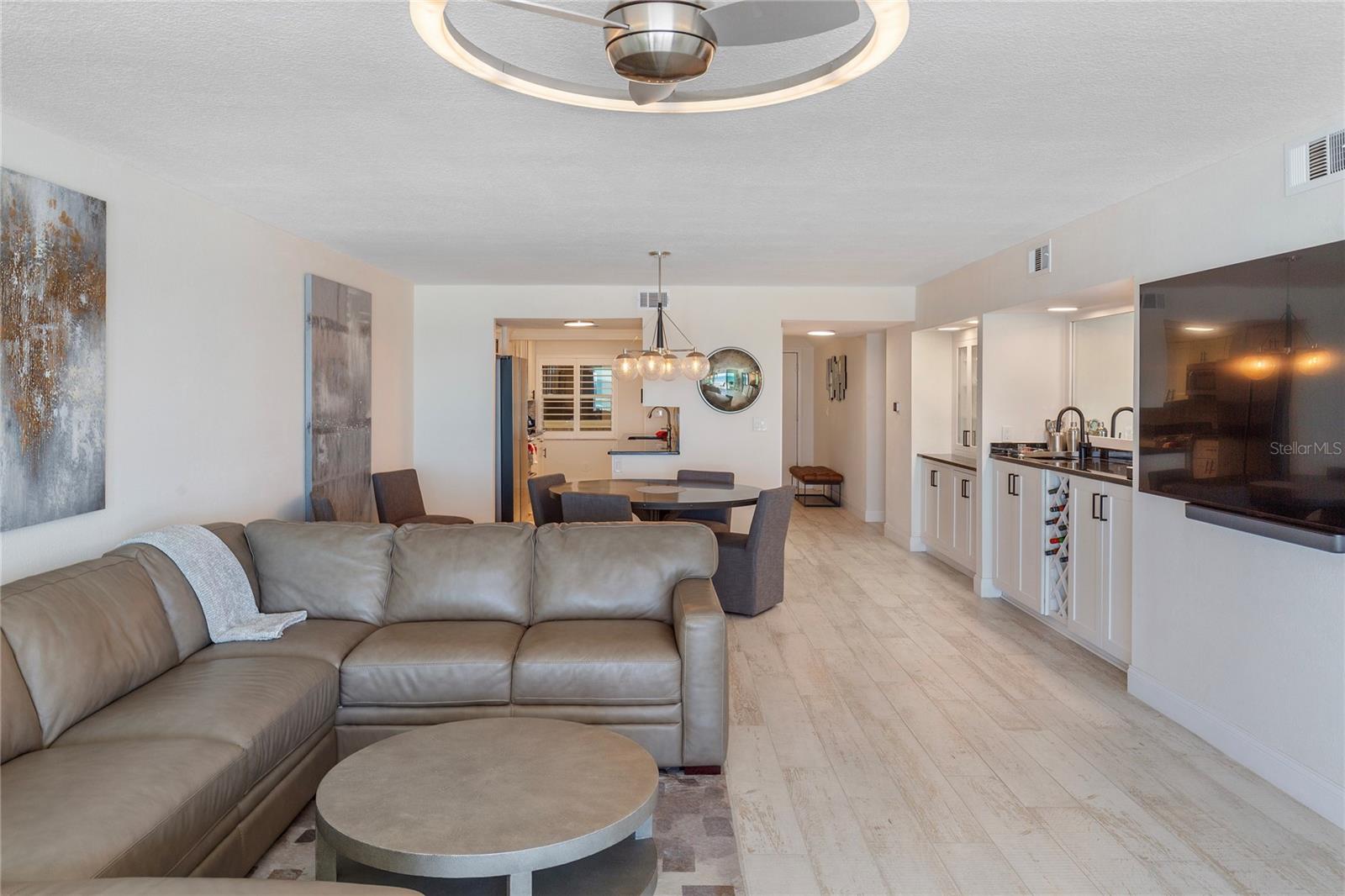 Image 11 of 56 For 2900 Gulf Boulevard 202