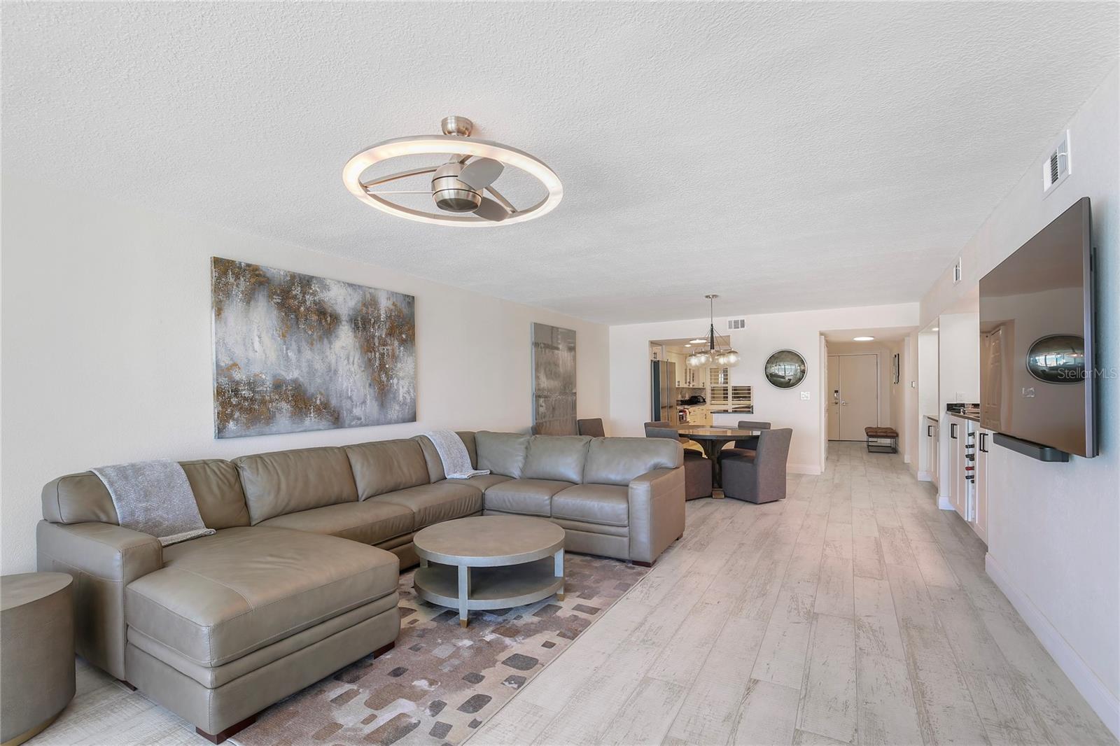 Image 13 of 56 For 2900 Gulf Boulevard 202