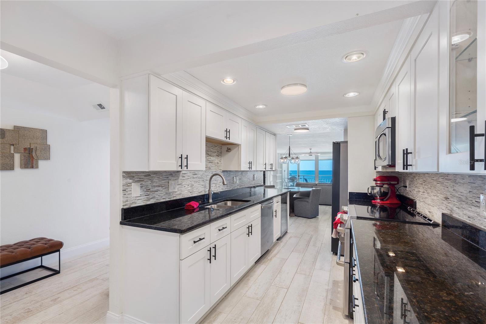 Image 17 of 56 For 2900 Gulf Boulevard 202