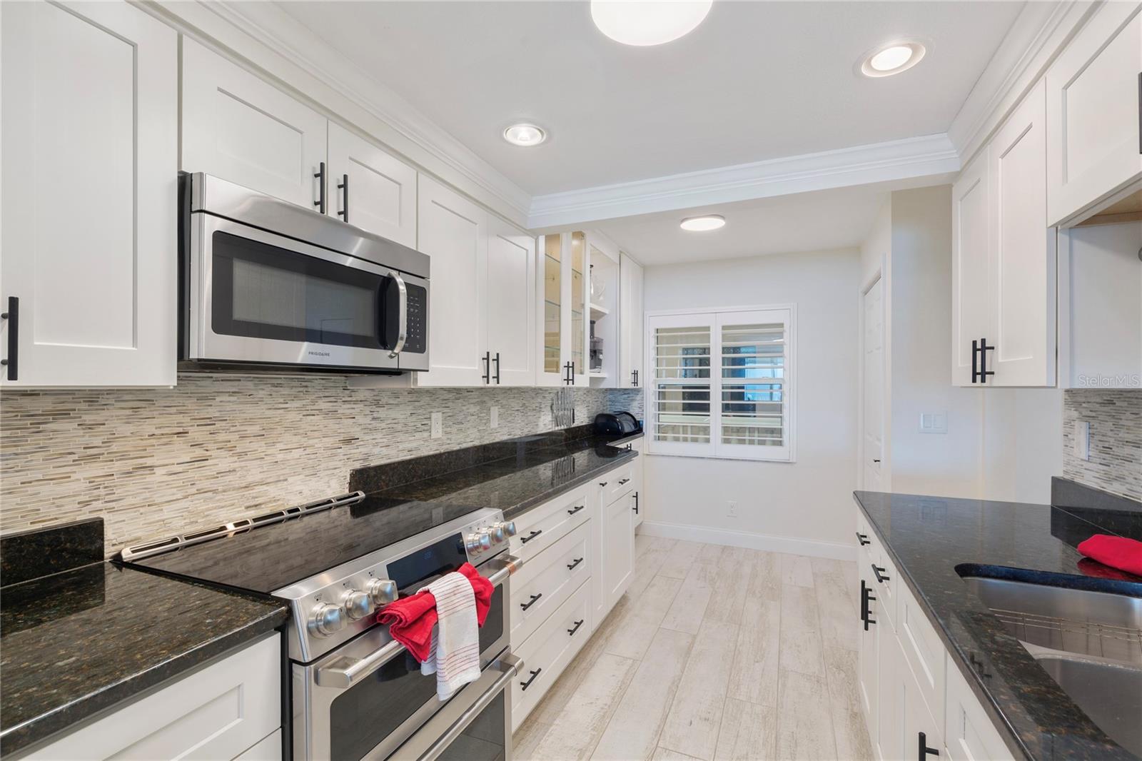 Image 19 of 56 For 2900 Gulf Boulevard 202