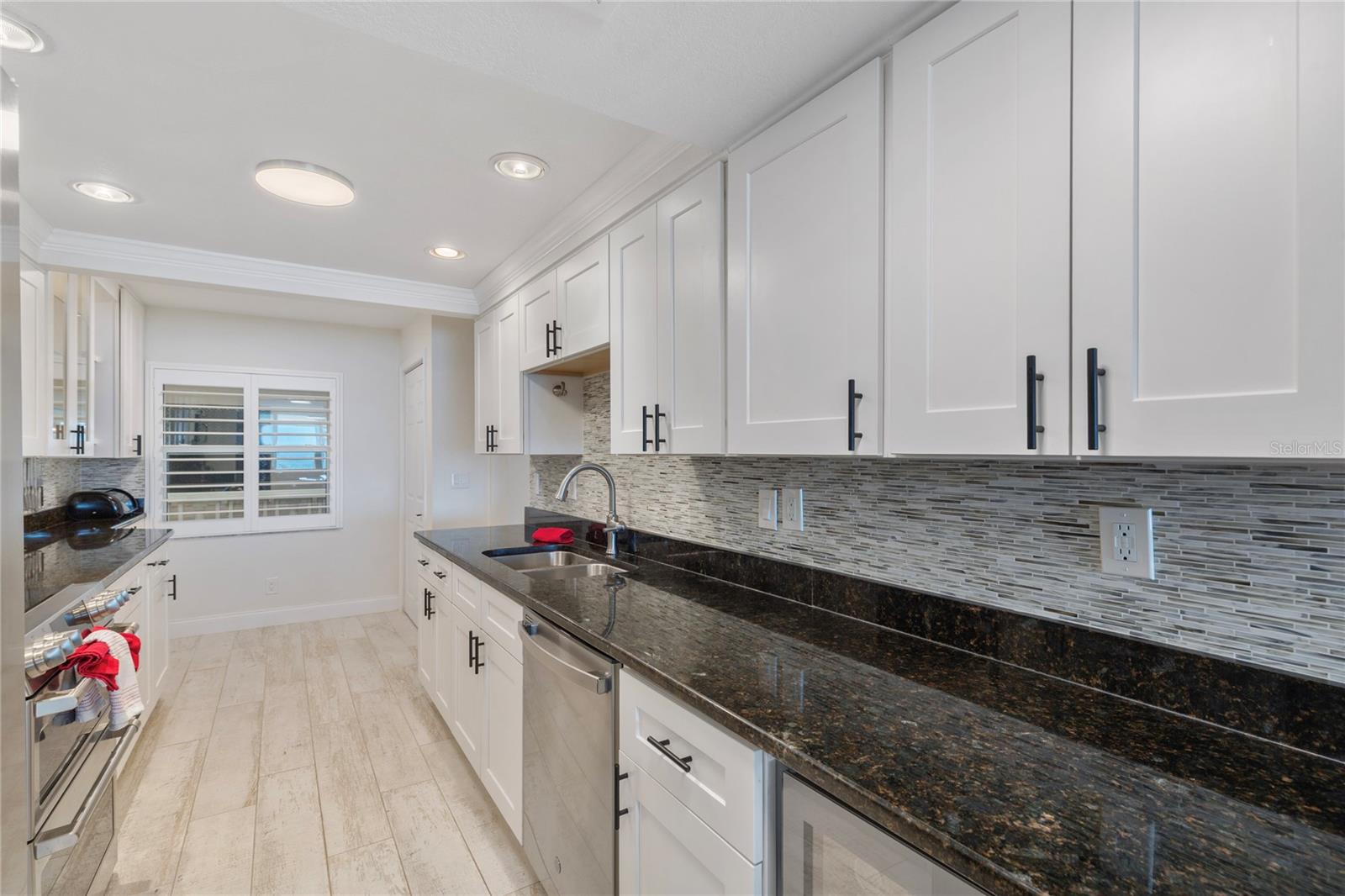 Image 20 of 56 For 2900 Gulf Boulevard 202