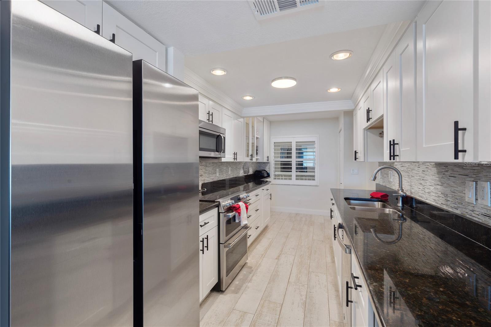 Image 21 of 56 For 2900 Gulf Boulevard 202