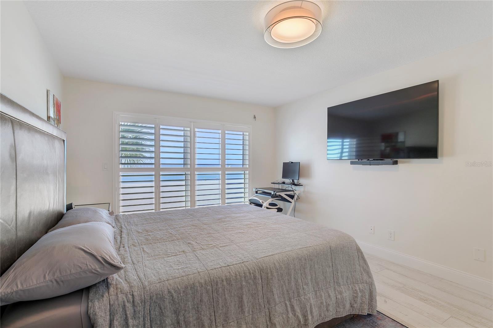 Image 23 of 56 For 2900 Gulf Boulevard 202