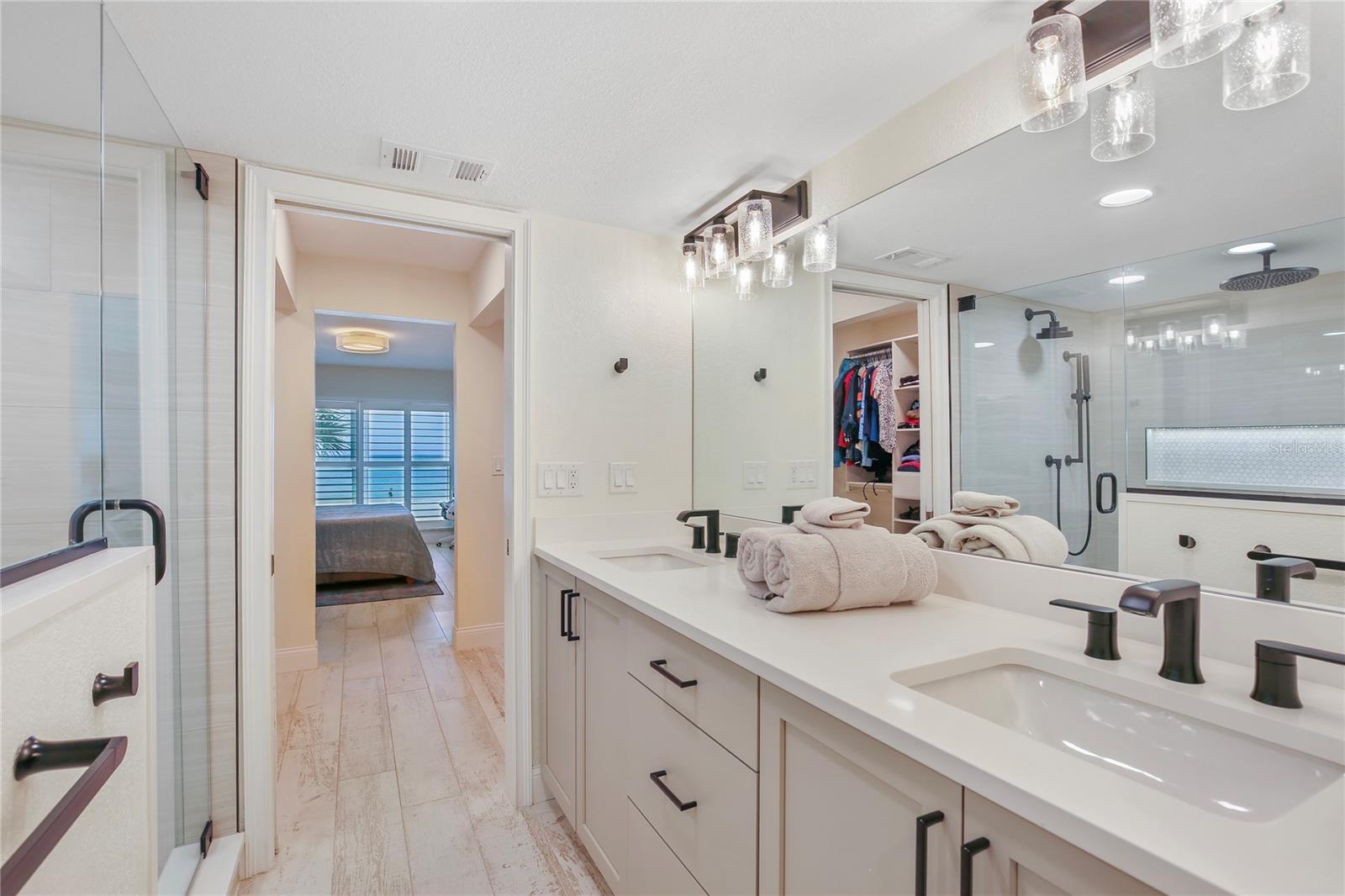 Image 28 of 56 For 2900 Gulf Boulevard 202