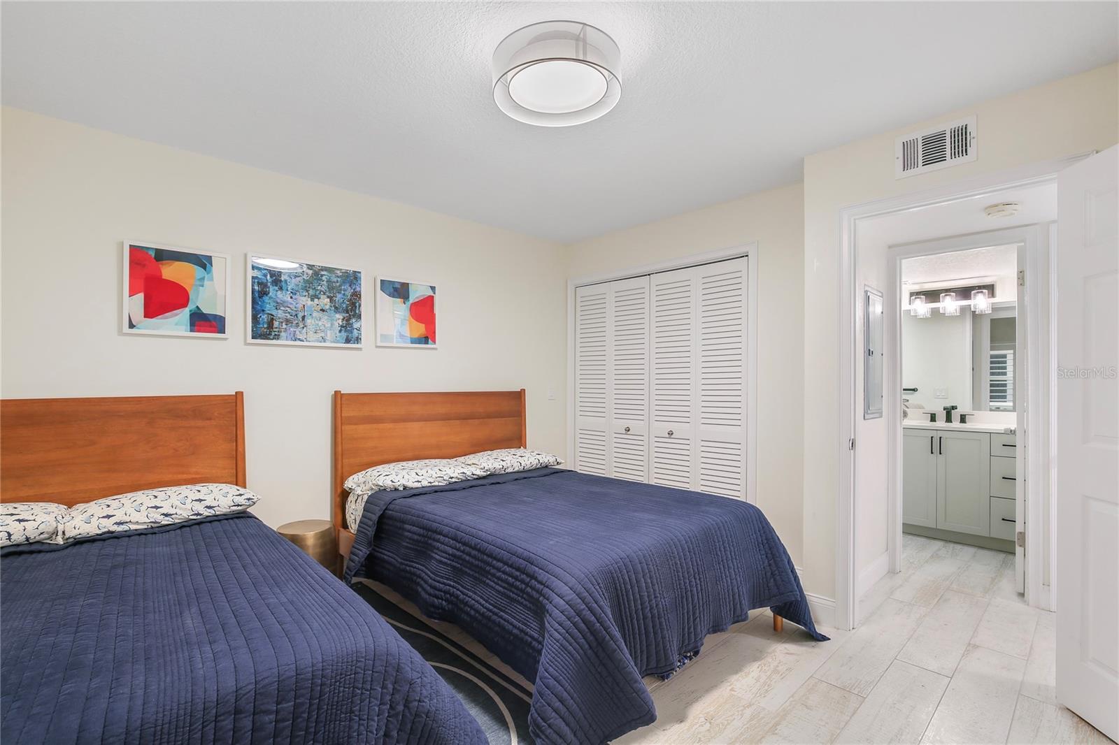 Image 33 of 56 For 2900 Gulf Boulevard 202