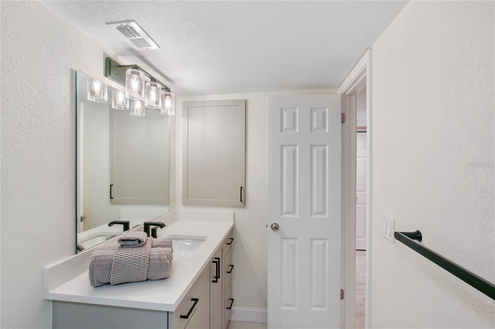 Image 36 of 56 For 2900 Gulf Boulevard 202