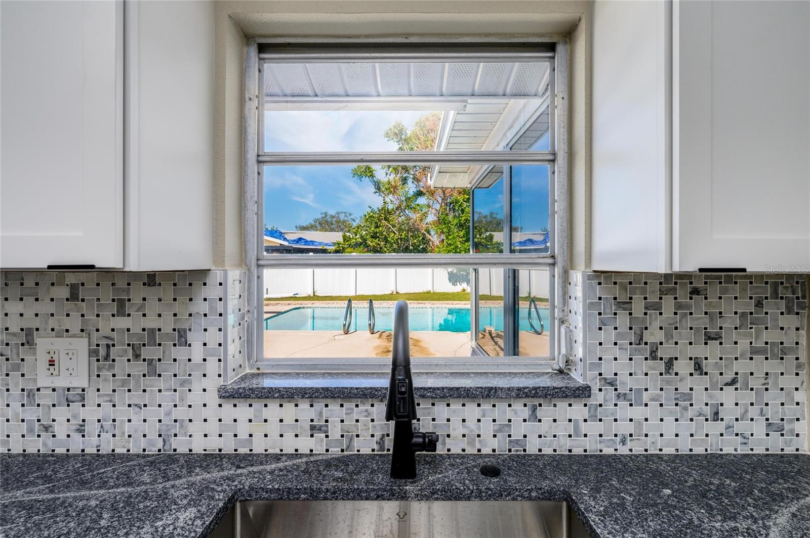 Image 10 of 29 For 11425 47th Avenue N