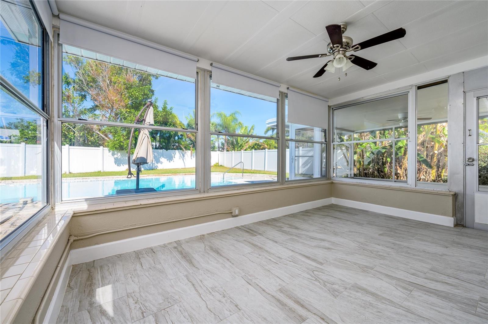 Image 11 of 29 For 11425 47th Avenue N