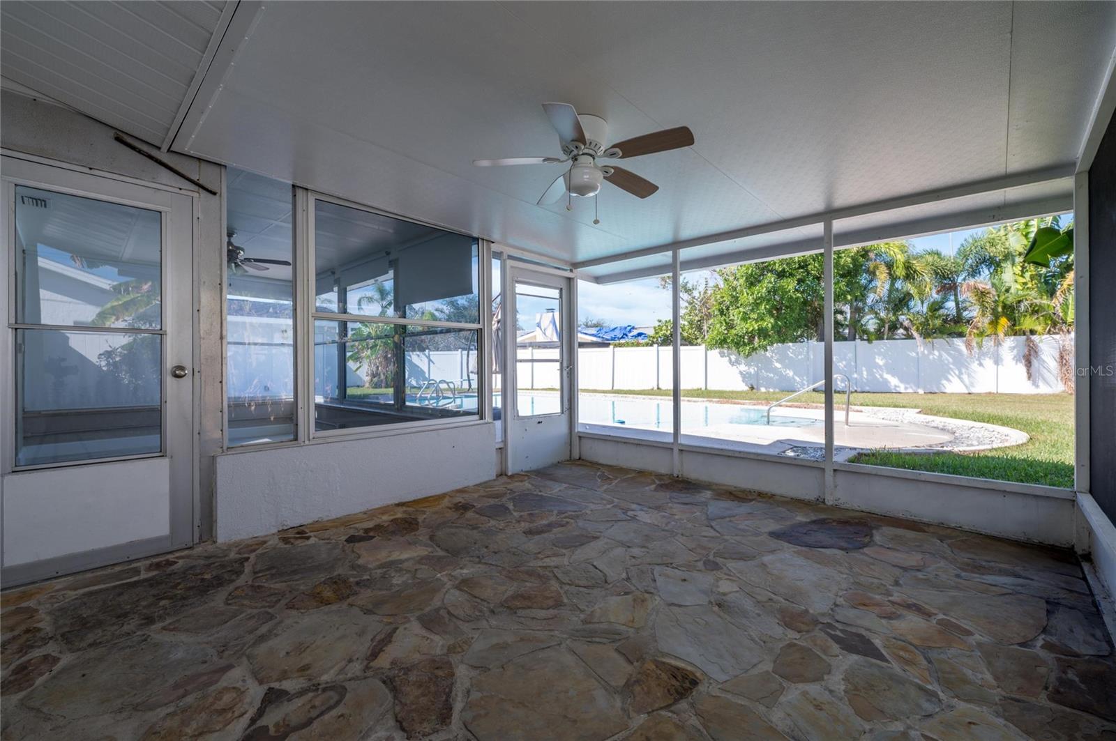 Image 12 of 29 For 11425 47th Avenue N