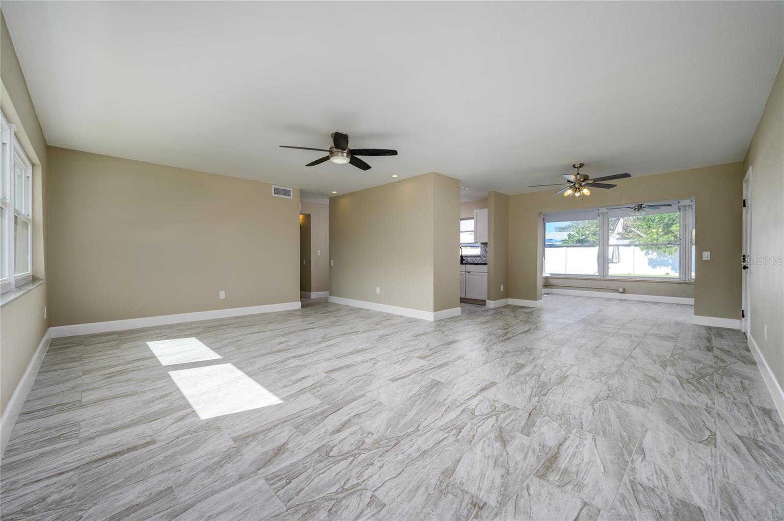 Image 5 of 29 For 11425 47th Avenue N