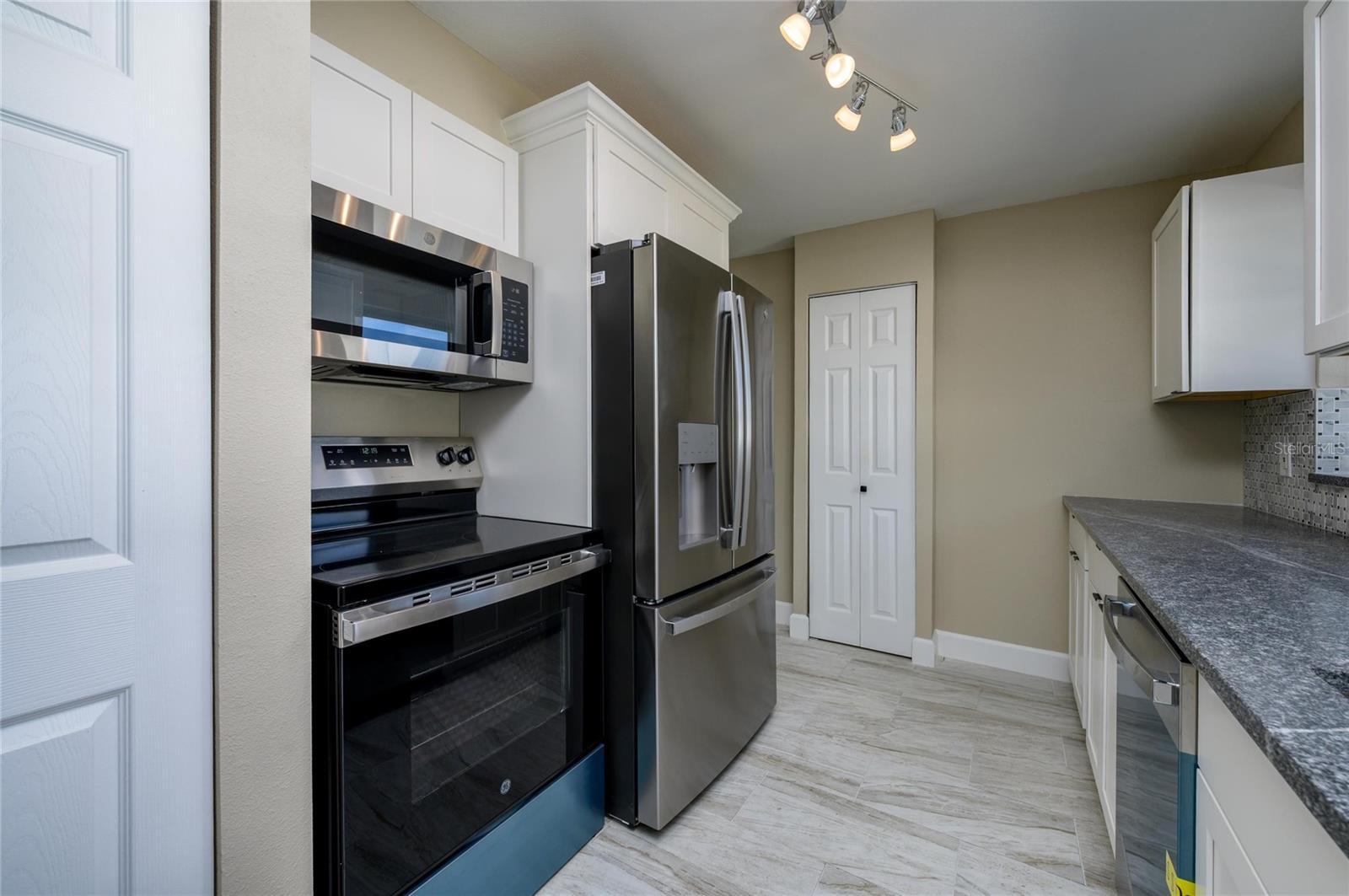 Image 7 of 29 For 11425 47th Avenue N