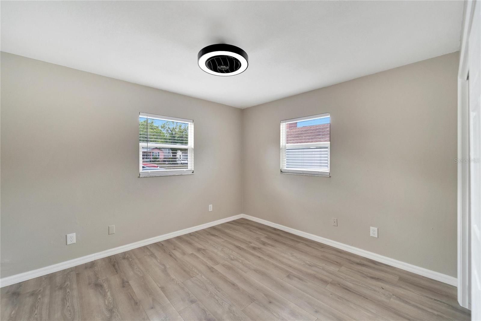 Image 17 of 42 For 1462 Cleveland Street 1